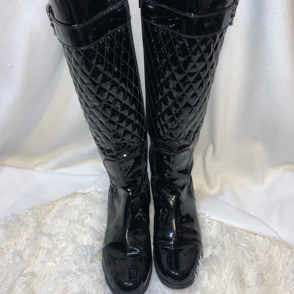 Women’s 9.5 Stuart weitzman black quilted boots
